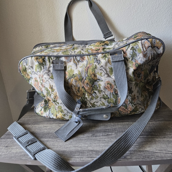 Large Vintage Jordache Floral Tapestry Duffel Bag Carry-on Overnight Travel 80s - Picture 5 of 16